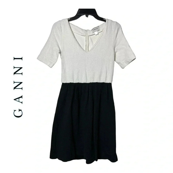 1599. GANNI BLACK AND‎ WHITE IN COLOR FIT AND FLARE DRESS SIZE MEDIUM - Picture 1 of 9